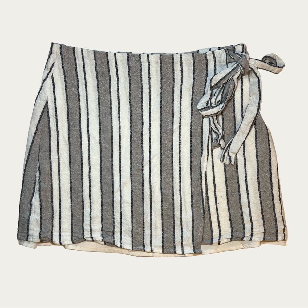 Forever 21 Gray White Stripes Mini Skirt‎ Womens Med Y2K